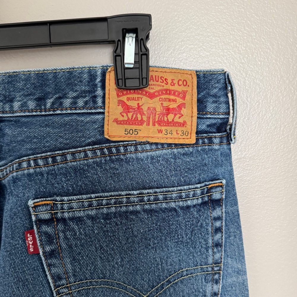 Levi’s 505 Straight Leg Jeans 34x30 Zipper Fly Raw Hem Medium Wash Vintage Vibe - Picture 4 of 8